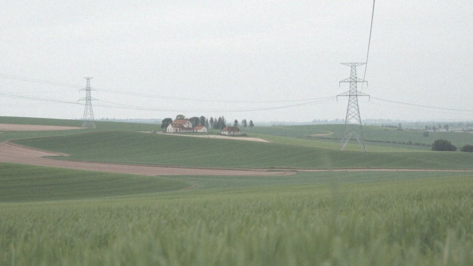 Jakie są zasady dotyczące odległości linii 110 kV od budynków?