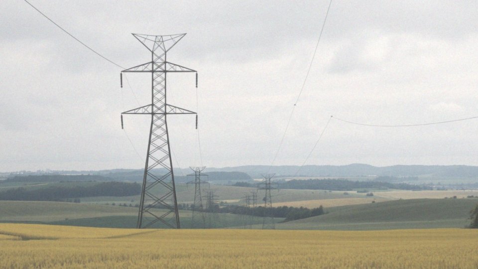 Jakie są zalety i wady linii przesyłowych 400 kV?